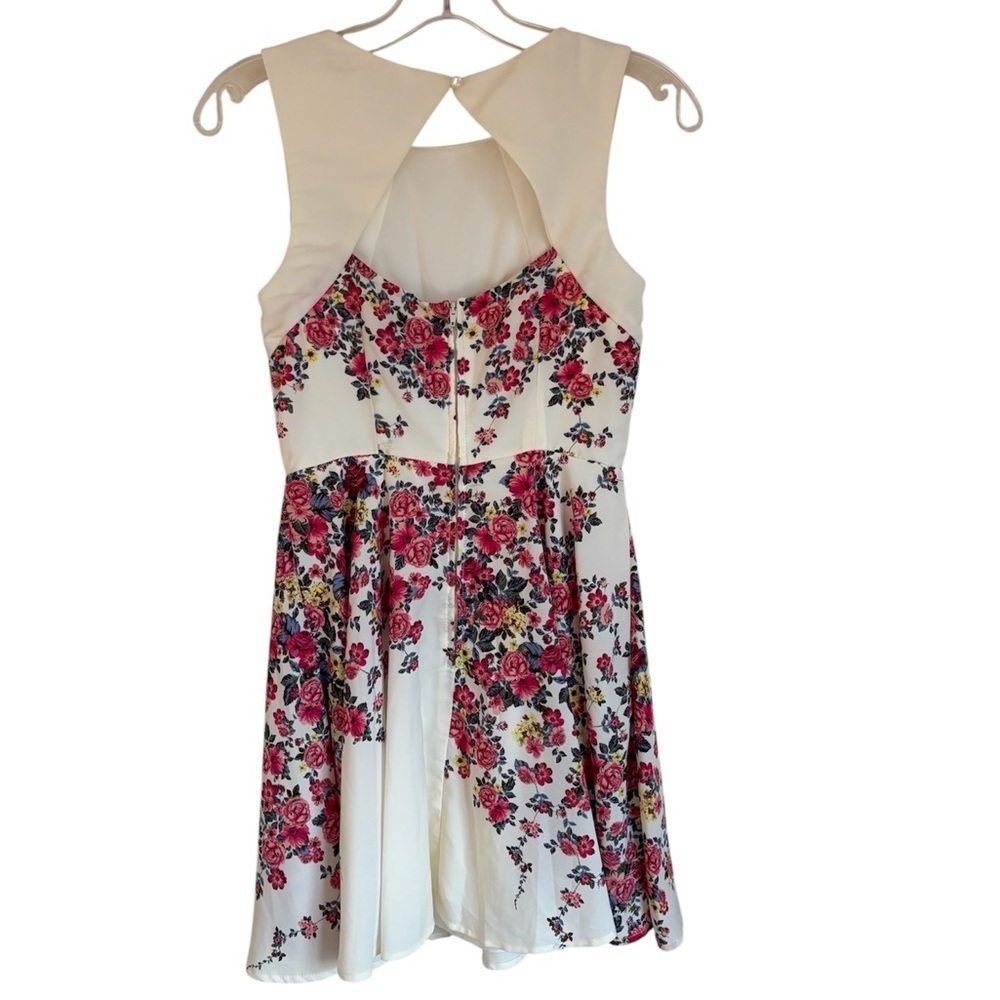 Teeze Me Sleeveless Floral Fit Flare Mini Dress Romantic Coquette Sz 1/2(XXS/XS) - Picture 3 of 9